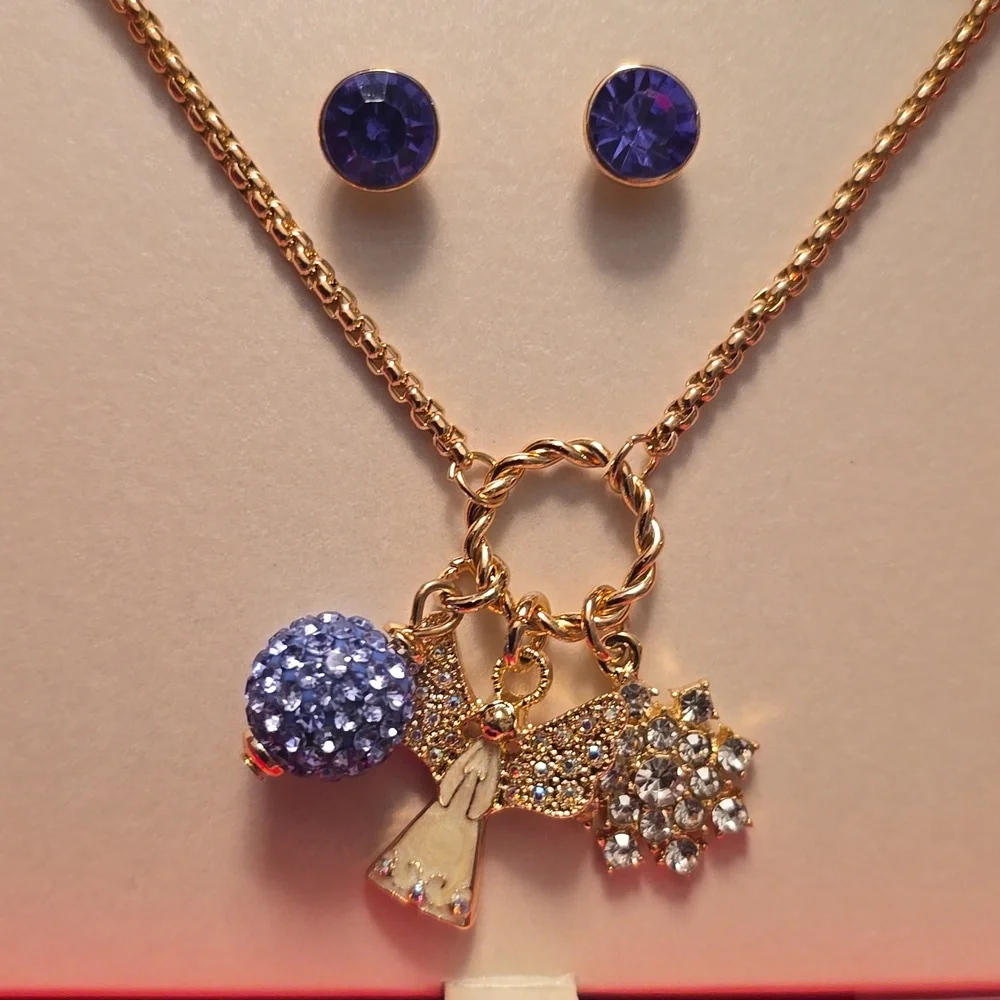 MONET BRAND WOMEN'S BEAUTIFUL FASHION JEWELRY NECKLACE AND MATCHING EARRINGS SET